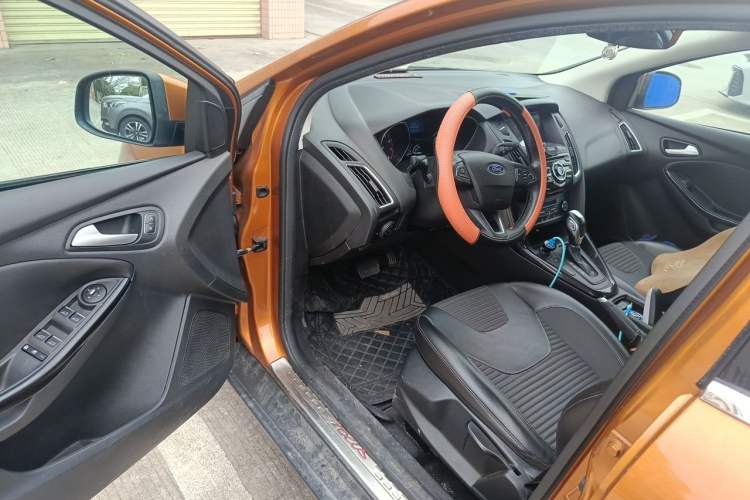 Used Ford Focus 2018 Two-Door Classic EcoBoost 125 Automatic Supercharged Style SmartDrive Edition Driver Seat