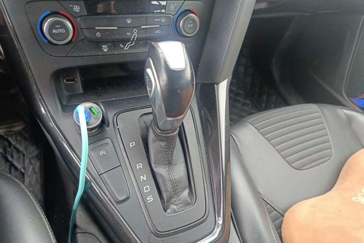 Used Ford Focus 2018 Two-Door Classic EcoBoost 125 Automatic Supercharged Style SmartDrive Edition Gear Lever