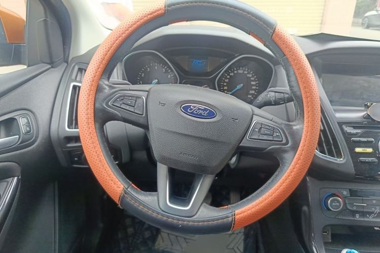 Used Ford Focus 2018 Two-Door Classic EcoBoost 125 Automatic Supercharged Style SmartDrive Edition Steering Wheel