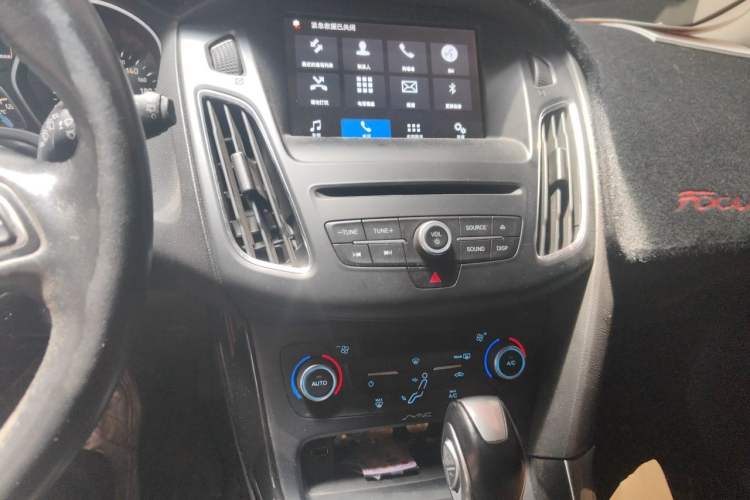 Used Ford Focus 2018 Hatchback Classic EcoBoost 180 Automatic Elite Model Audio And AC Panel