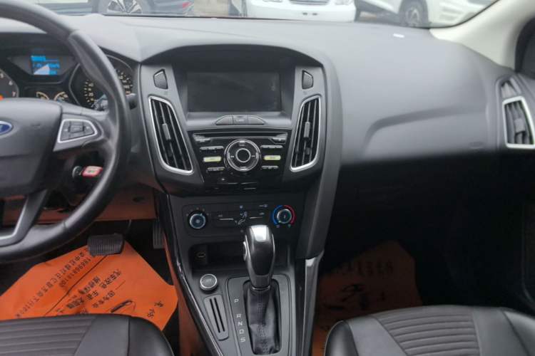 Used Ford Focus 2018 Sedan Classic 1.6L Automatic Trendy SmartDrive Edition Audio And AC Panel