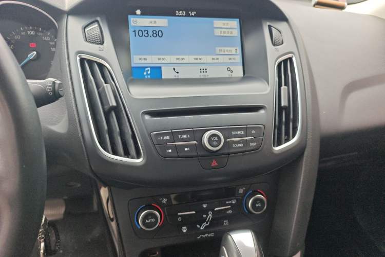 Used Ford Focus 2018 Hatchback Classic EcoBoost 180 Automatic Elite Model Audio And AC Panel