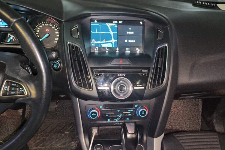 Used Ford Focus 2018 Hatchback Classic EcoBoost 180 Automatic Sport Edition Audio And AC Panel