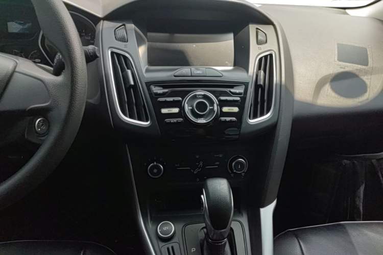 Used Ford Focus 2018 Hatchback Classic 1.6L Automatic Comfort Plus SmartDrive Edition Audio And AC Panel