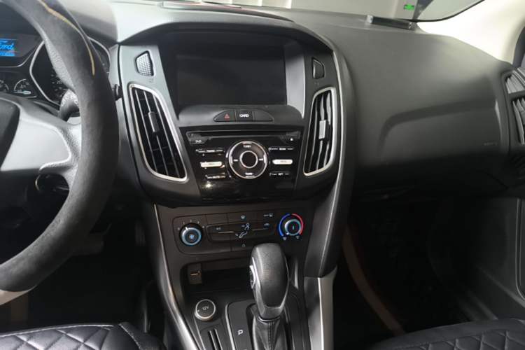 Used Ford Focus 2018 Hatchback Classic 1.6L Automatic Comfort Plus SmartDrive Edition Audio And AC Panel