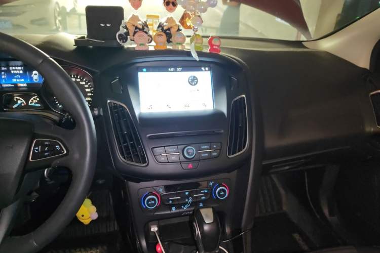 Used Ford Focus 2018 Hatchback Classic EcoBoost 180 Automatic Elite Model Audio And AC Panel