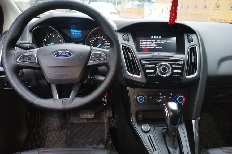 Used Ford Focus 2018 Hatchback Classic 1.6L Automatic Trendy SmartDrive Edition Center Console