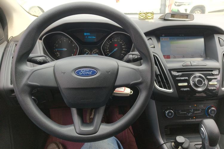 Used Ford Focus 2018 Hatchback Classic 1.6L Automatic Comfort Plus SmartDrive Edition Center Console