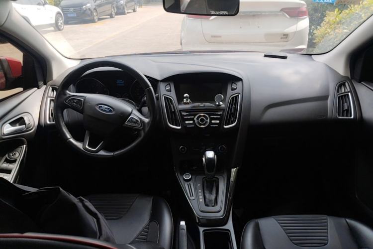 Used Ford Focus 2018 Sedan Classic 1.6L Automatic Trendy SmartDrive Edition Center Console