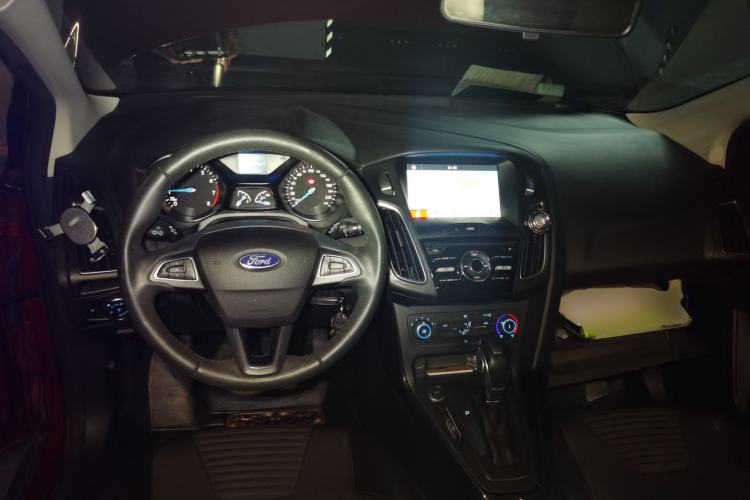 Used Ford Focus 2018 Hatchback Classic 1.6L Automatic Trendy SmartDrive Edition Center Console