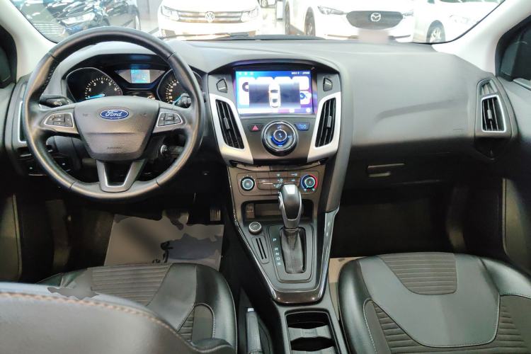 Used Ford Focus 2018 Sedan Classic 1.6L Automatic Trendy SmartDrive Edition Center Console