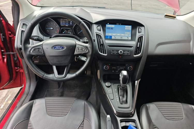 Used Ford Focus 2018 Hatchback Classic EcoBoost 180 Automatic Elite Model Center Console