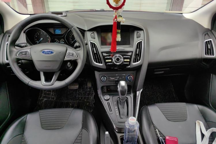 Used Ford Focus 2018 Hatchback Classic 1.6L Automatic Trendy SmartDrive Edition Center Console