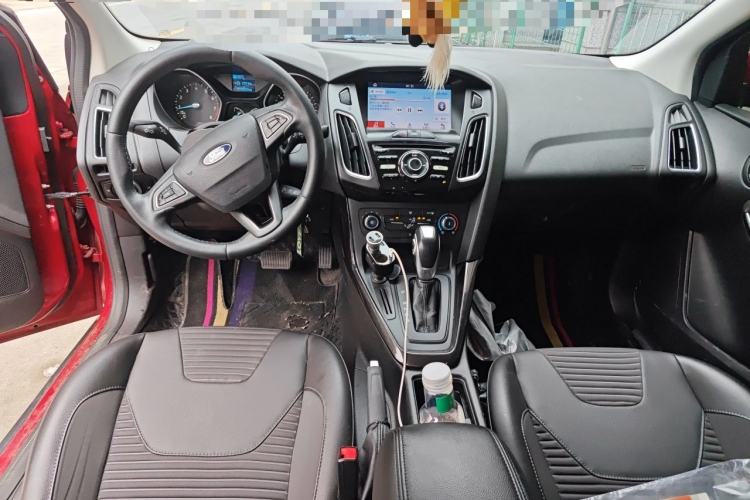 Used Ford Focus 2018 Sedan Classic 1.6L Automatic Trendy SmartDrive Edition Center Console