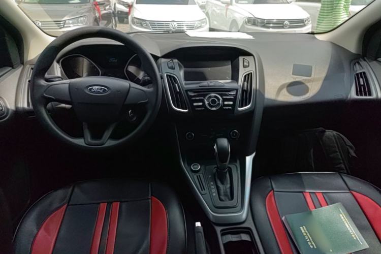 Used Ford Focus 2018 Hatchback Classic 1.6L Automatic Comfort Plus SmartDrive Edition Center Console