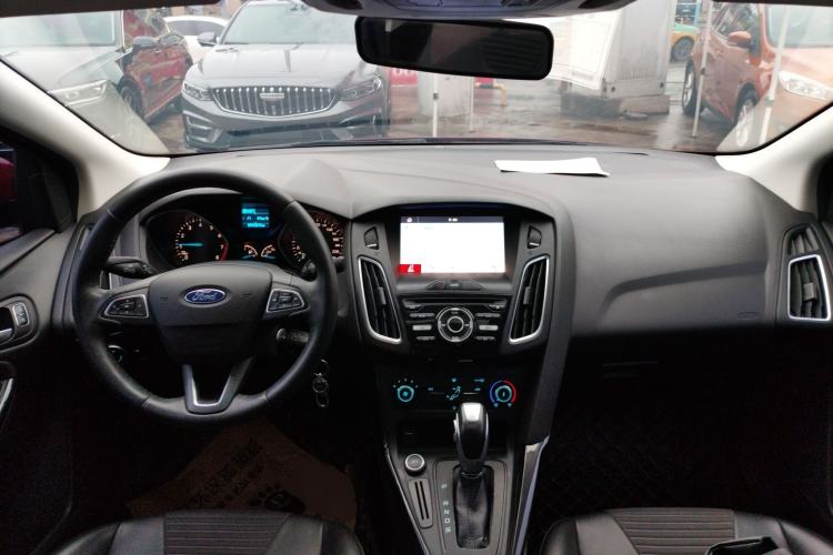 Used Ford Focus 2018 Sedan Classic 1.6L Automatic Trendy SmartDrive Edition Center Console