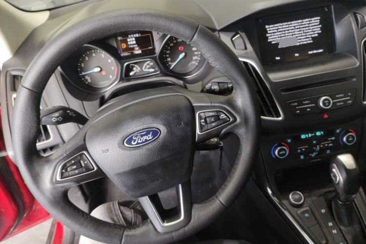 Used Ford Focus 2018 Hatchback Classic EcoBoost 180 Automatic Elite Model Center Console
