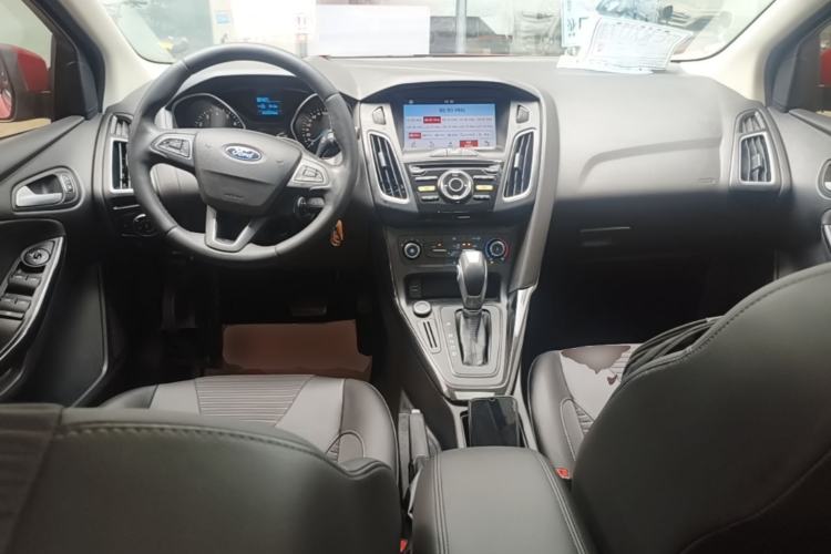 Used Ford Focus 2018 Sedan Classic 1.6L Automatic Trendy SmartDrive Edition Center Console