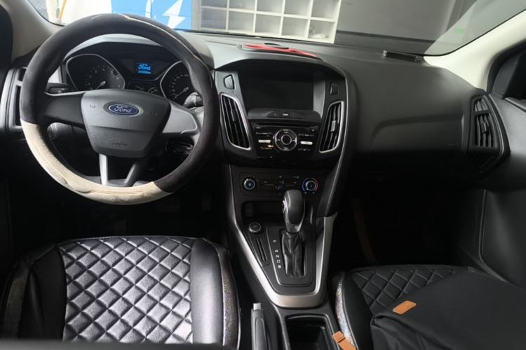Used Ford Focus 2018 Hatchback Classic 1.6L Automatic Comfort Plus SmartDrive Edition Center Console