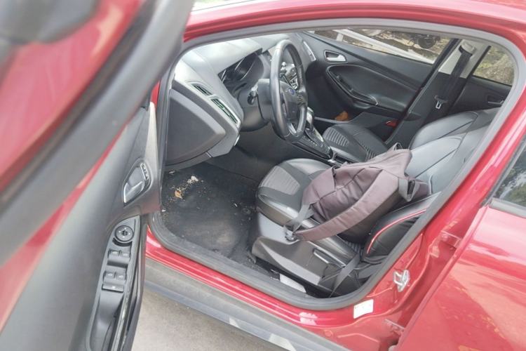 Used Ford Focus 2018 Sedan Classic 1.6L Automatic Trendy SmartDrive Edition Driver Seat