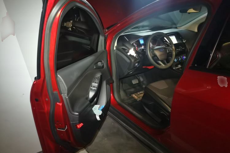 Used Ford Focus 2018 Hatchback Classic 1.6L Automatic Trendy SmartDrive Edition Driver Seat