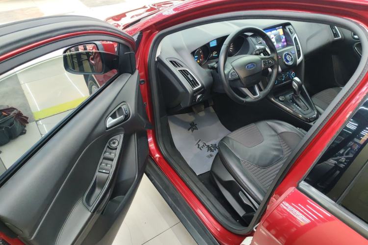 Used Ford Focus 2018 Sedan Classic 1.6L Automatic Trendy SmartDrive Edition Driver Seat