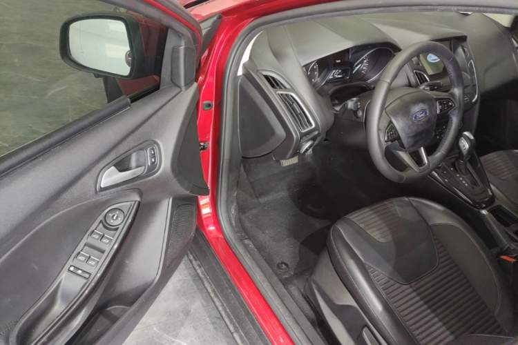 Used Ford Focus 2018 Hatchback Classic EcoBoost 180 Automatic Elite Model Driver Seat