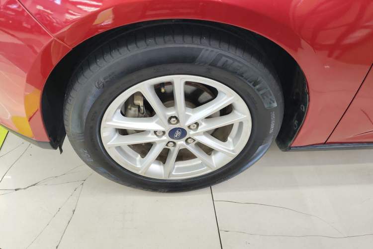 Used Ford Focus 2018 Sedan Classic 1.6L Automatic Trendy SmartDrive Edition Exterior 4