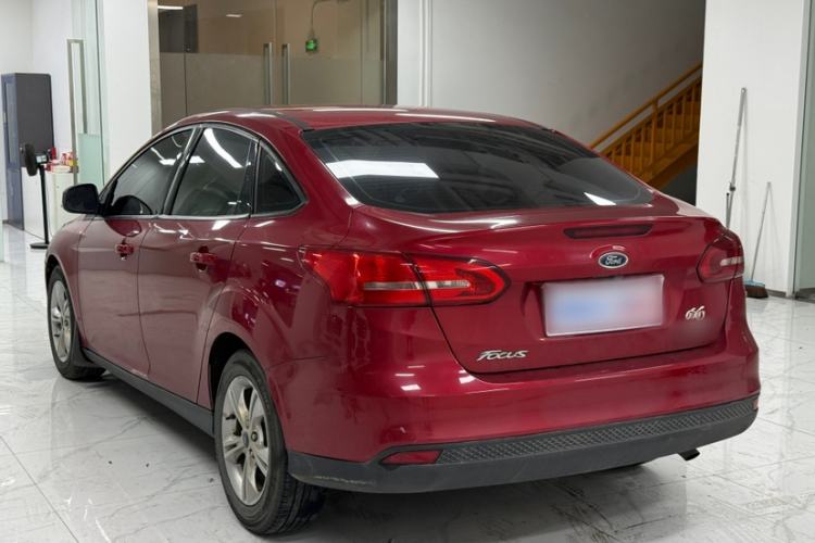 Used Ford Focus 2018 Sedan Classic 1.6L Automatic Comfort Plus Smart Drive Version Exterior 5