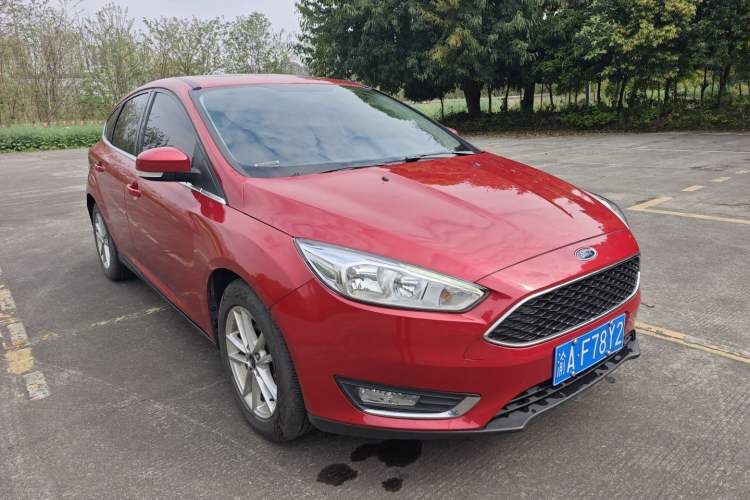 Used Ford Focus 2018 Hatchback Classic EcoBoost 180 Automatic Elite Model Front Right 45 Deg