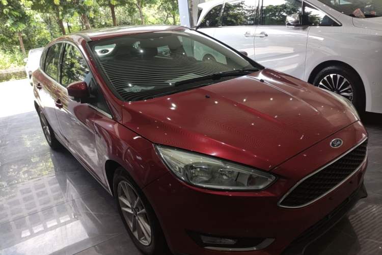 Used Ford Focus 2018 Hatchback Classic EcoBoost 180 Automatic Elite Model Front Right 45 Deg