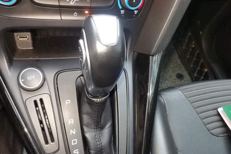 Used Ford Focus 2018 Hatchback Classic 1.6L Automatic Trendy SmartDrive Edition Gear Lever