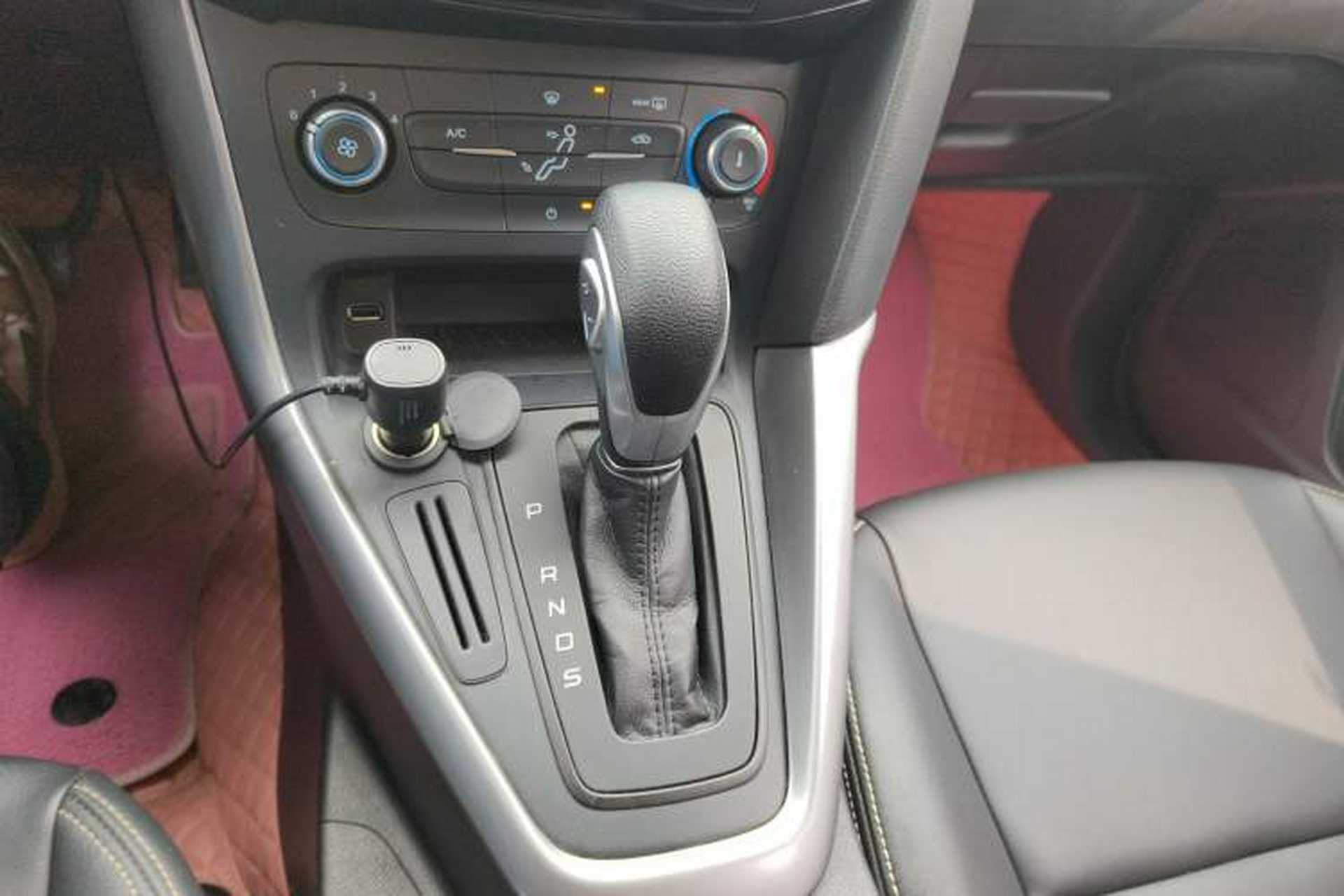 Used Ford Focus 2018 Hatchback Classic 1.6L Automatic Comfort Plus SmartDrive Edition Gear Lever