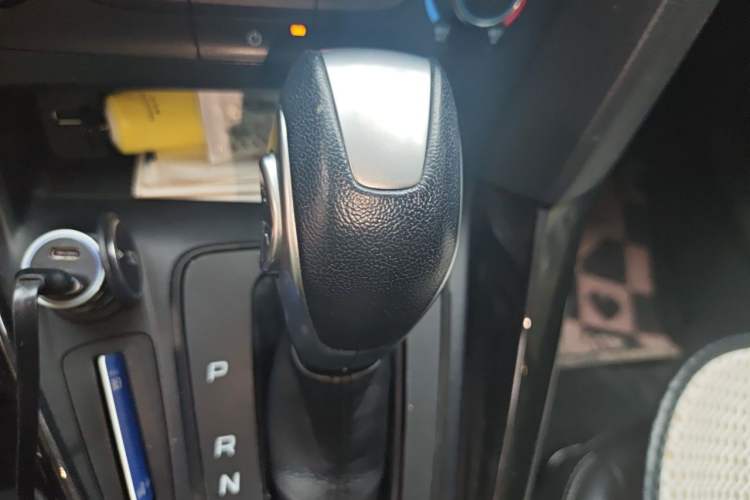 Used Ford Focus 2018 Sedan Classic 1.6L Automatic Trendy SmartDrive Edition Gear Lever