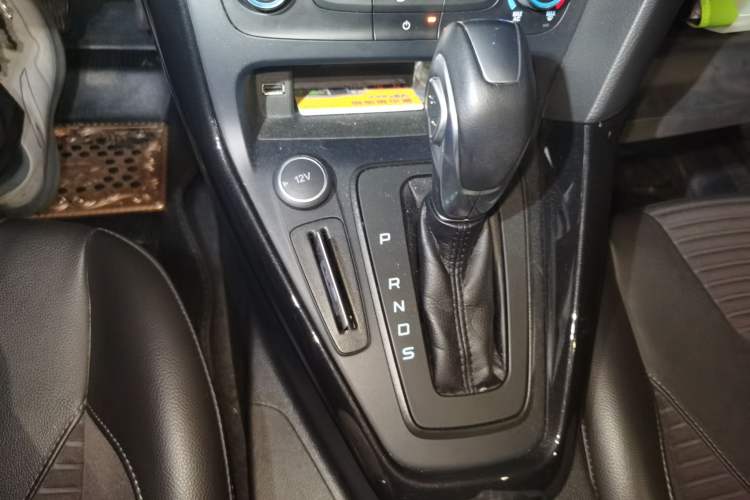 Used Ford Focus 2018 Hatchback Classic 1.6L Automatic Trendy SmartDrive Edition Gear Lever
