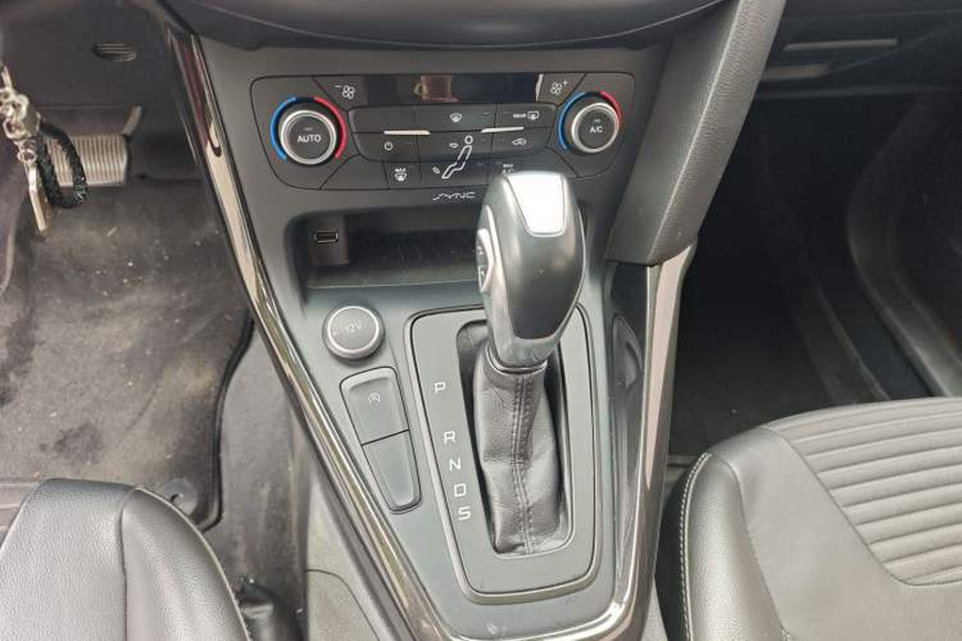 Used Ford Focus 2018 Hatchback Classic EcoBoost 180 Automatic Elite Model Gear Lever