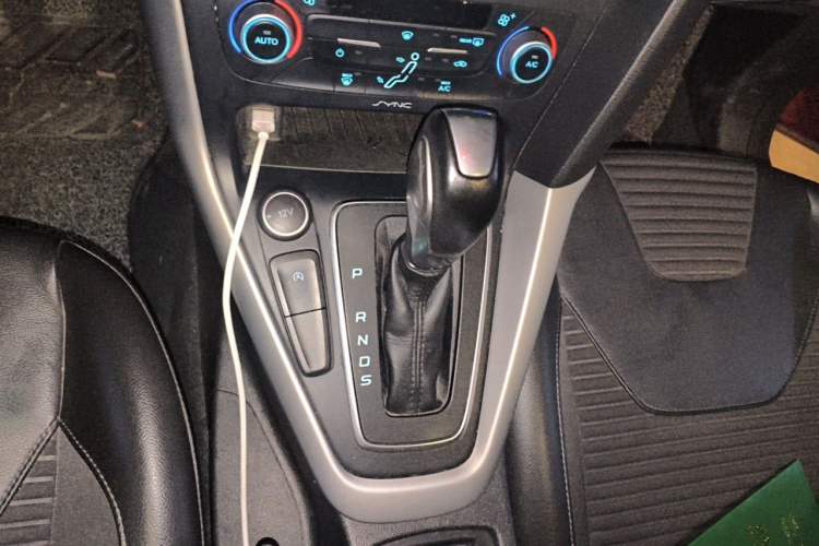 Used Ford Focus 2018 Hatchback Classic EcoBoost 180 Automatic Sport Edition Gear Lever
