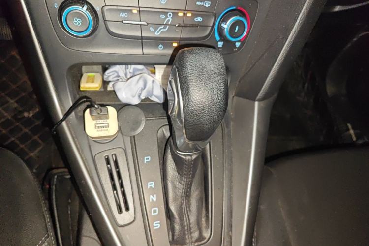 Used Ford Focus 2018 Hatchback Classic 1.6L Automatic Comfort Plus SmartDrive Edition Gear Lever