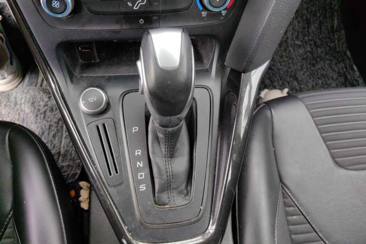 Used Ford Focus 2018 Hatchback Classic 1.6L Automatic Trendy SmartDrive Edition Gear Lever