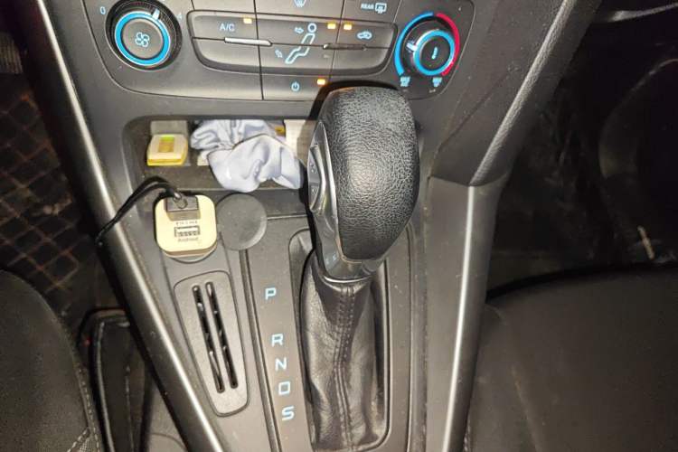 Used Ford Focus 2018 Hatchback Classic 1.6L Automatic Comfort Plus SmartDrive Edition Gear Lever