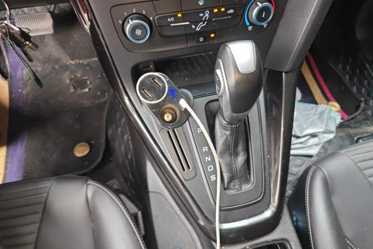 Used Ford Focus 2018 Sedan Classic 1.6L Automatic Trendy SmartDrive Edition Gear Lever