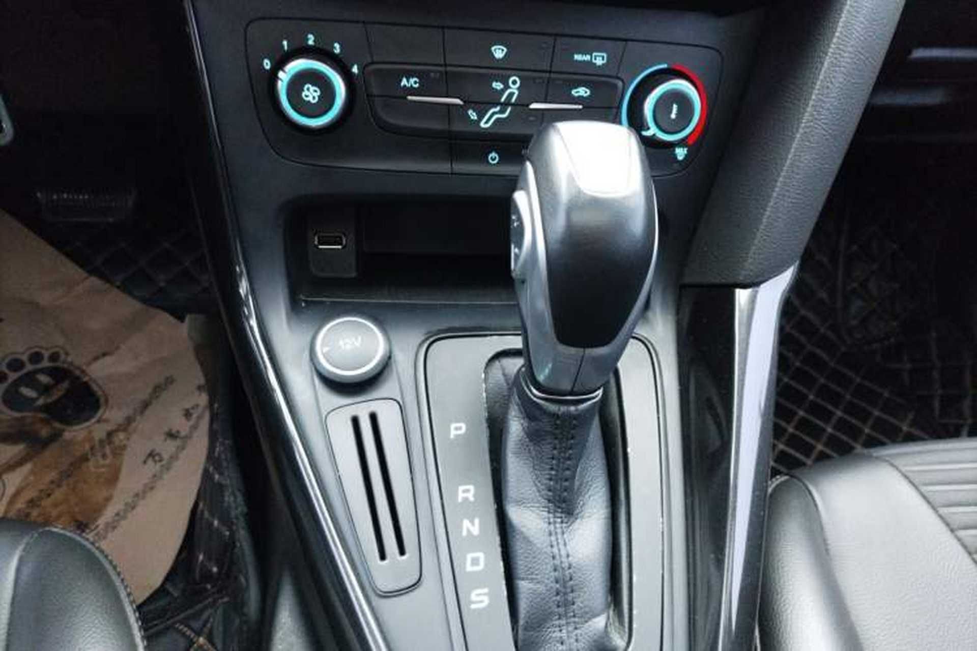 Used Ford Focus 2018 Sedan Classic 1.6L Automatic Trendy SmartDrive Edition Gear Lever