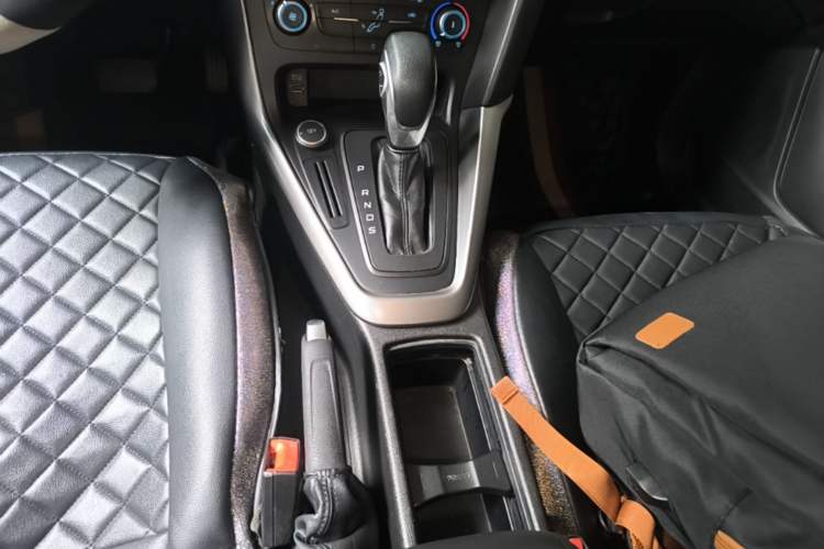 Used Ford Focus 2018 Hatchback Classic 1.6L Automatic Comfort Plus SmartDrive Edition Gear Lever