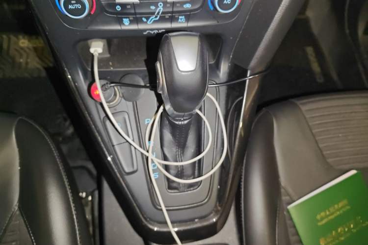 Used Ford Focus 2018 Hatchback Classic EcoBoost 180 Automatic Elite Model Gear Lever