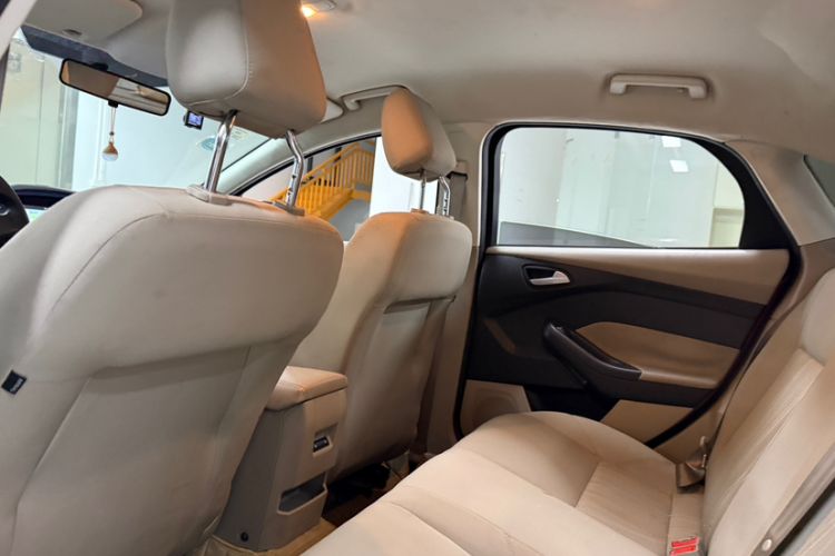 Used Ford Focus 2018 Sedan Classic 1.6L Automatic Comfort Plus Smart Drive Version Headliner