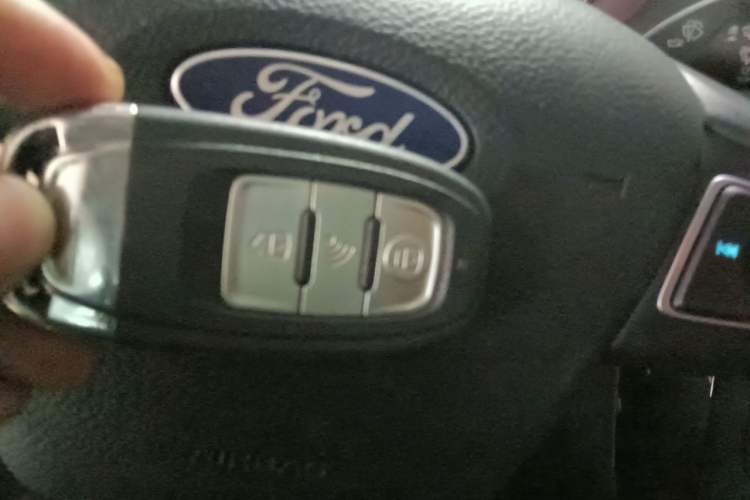 Used Ford Focus 2018 Sedan Classic 1.6L Automatic Trendy SmartDrive Edition Interior 1