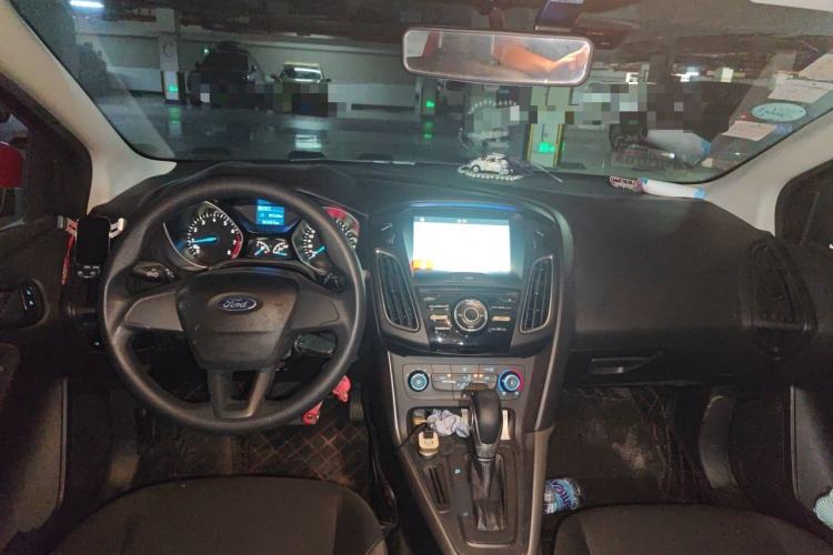 Used Ford Focus 2018 Hatchback Classic 1.6L Automatic Comfort Plus SmartDrive Edition Interior 2