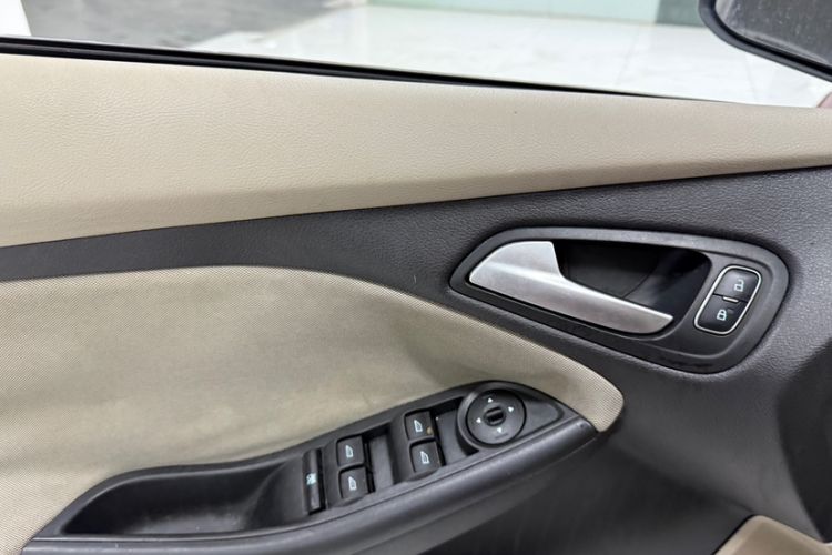 Used Ford Focus 2018 Sedan Classic 1.6L Automatic Comfort Plus Smart Drive Version Interior 2