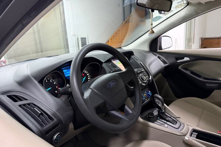 Used Ford Focus 2018 Sedan Classic 1.6L Automatic Comfort Plus Smart Drive Version Interior 3