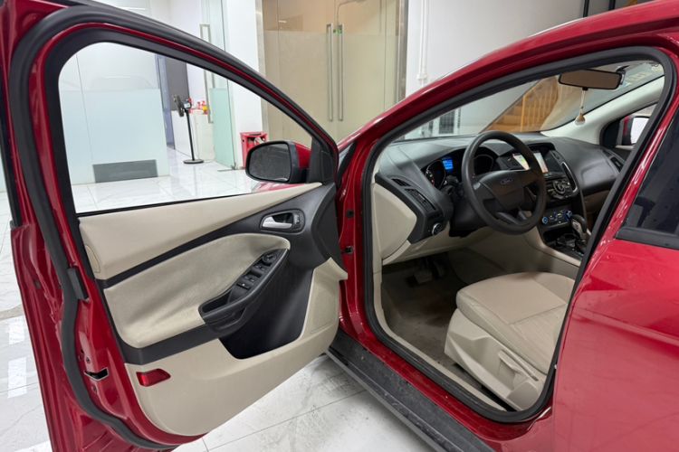 Used Ford Focus 2018 Sedan Classic 1.6L Automatic Comfort Plus Smart Drive Version Interior 5